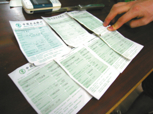 90后男生遭綁架，家人七次匯款五萬贖回，門式起重機下驚魂一刻